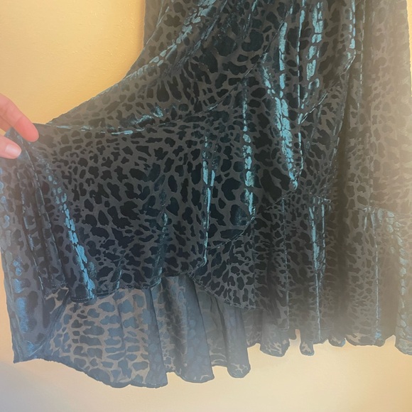 Emerald Leopard Velvet Wrap Dress Sz 12 Long Sleeve Animal Print V Neck Ruffle - Picture 13 of 13